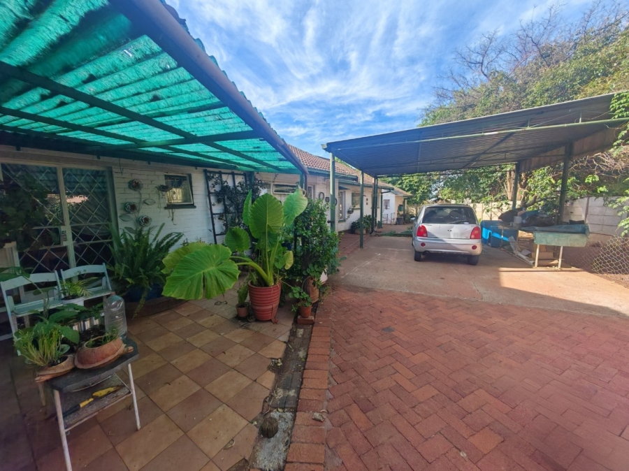 8 Bedroom Property for Sale in Fleurdal Free State